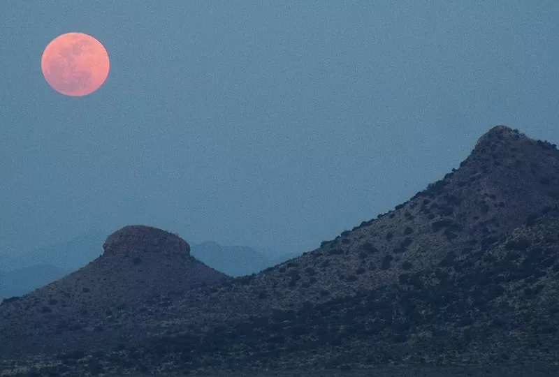 when-to-see-april-s-pink-supermoon-on-monday-night-phoenix-new-times