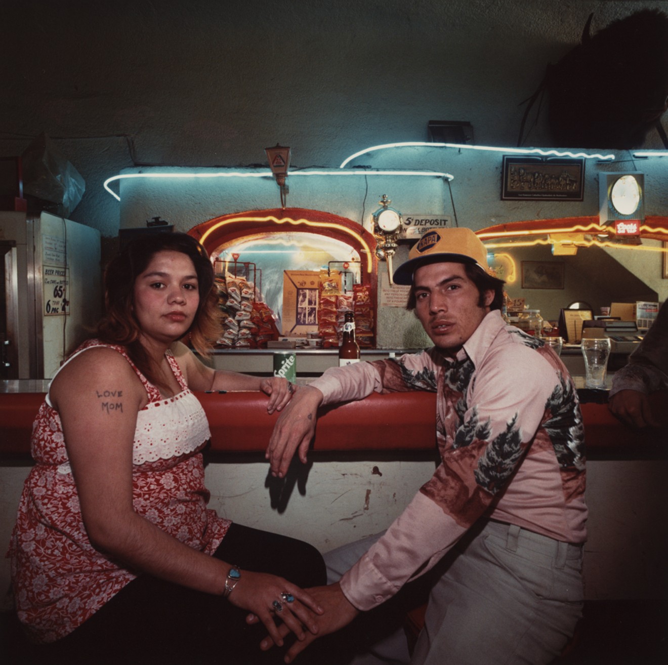 Albert y Lynn Morales, Silver City, New Mexico, 1978. Chromogenic print. Center for Creative Photography, University of Arizona: Gift of the Mexican American Legal Defense and Educational Fund. © Lisa Bernal Brethour and Katrina Berna.