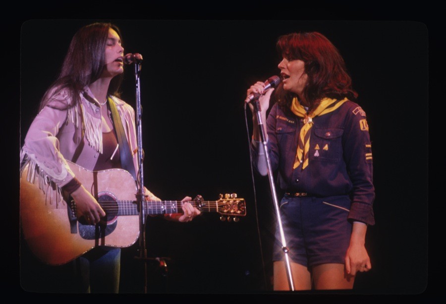 A scene from the film Linda Ronstadt: The Sound of My Voice.
