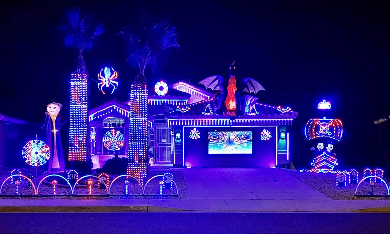 Insane Halloween house lights up in time to Macklemore's 'Downtown