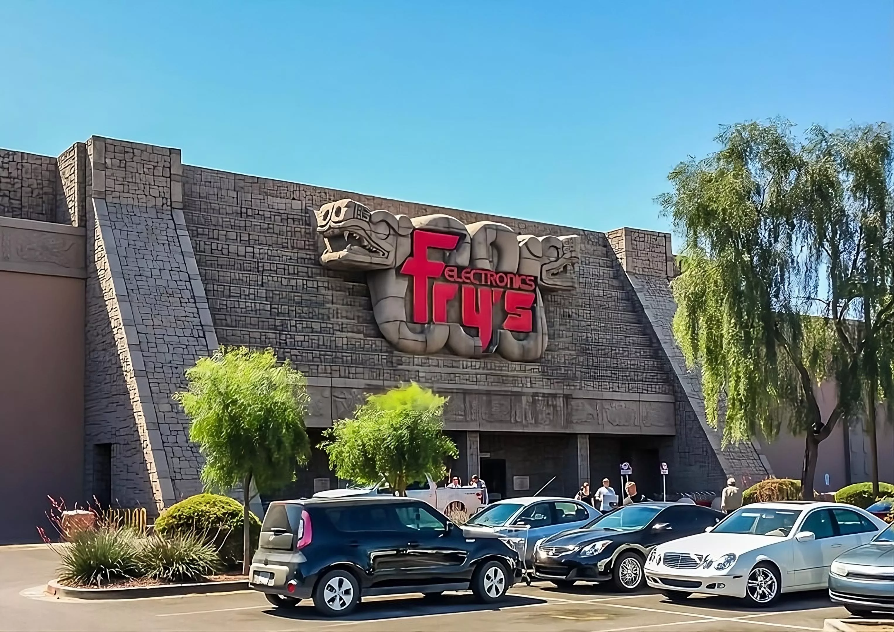 Fry's Electronics in Phoenix Photos look back at beloved tech stores