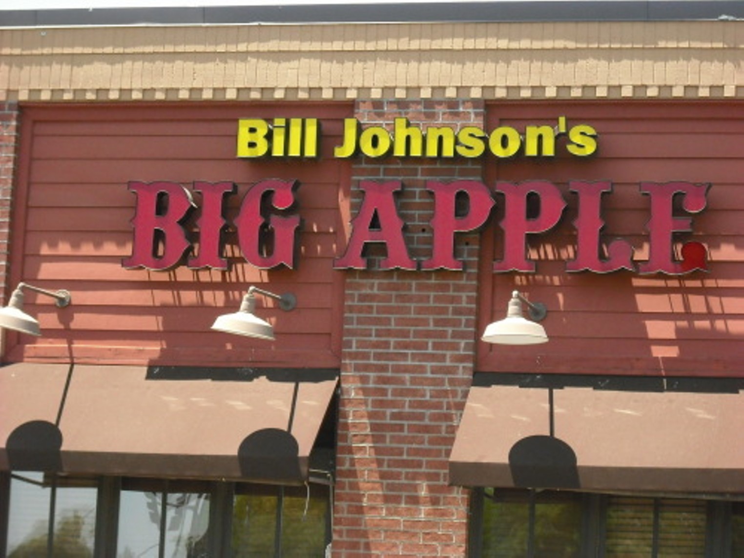 BEST PLACE TO WAX NOSTALGIC ABOUT PHOENIX 2006 Bill Johnsons Big Apple Food and Drink