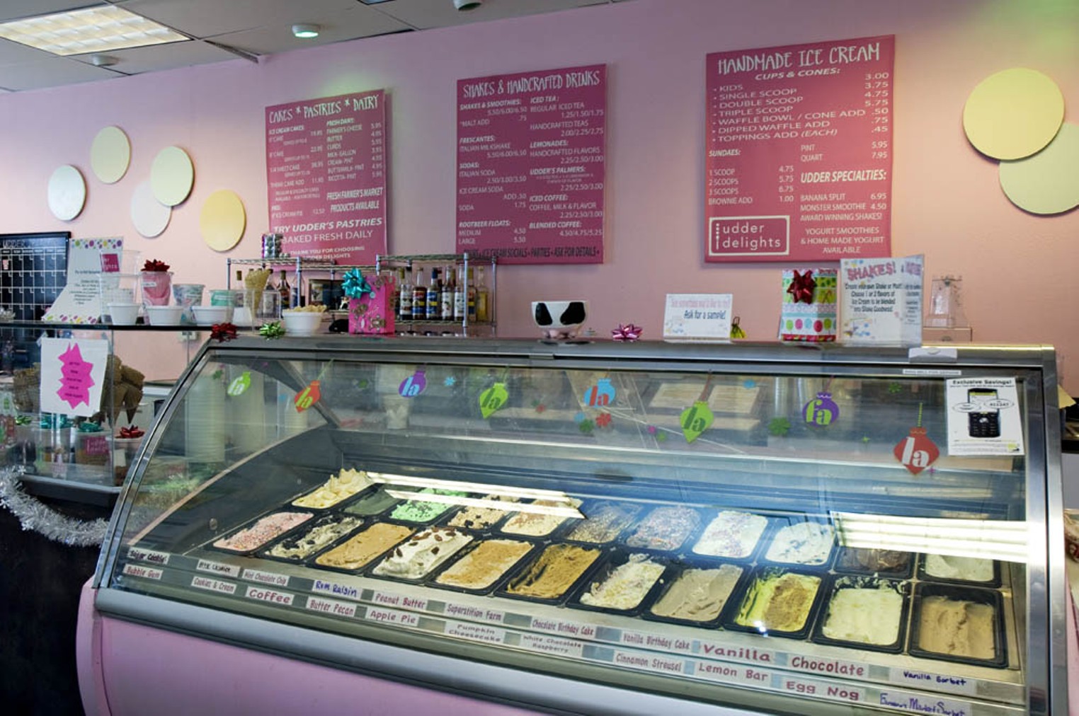 A dessert and ice cream train comes to a Big Mamma Food Court in Paris! 