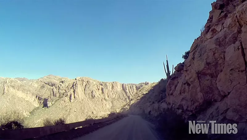 Image: The view from the driver's seat on the Apache Trail