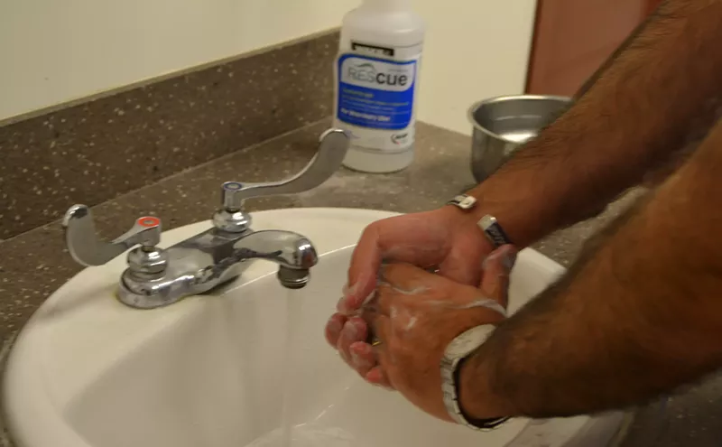 Image: Wash Those Hands: Seven Metro Phoenix Restaurants Join the D-List