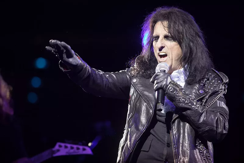 Image: Alice Cooper says, "Wash your hands, Phoenix!"