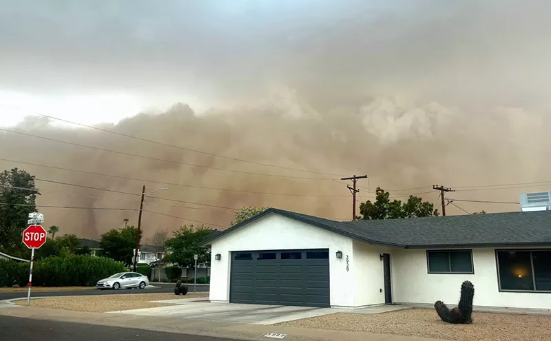 Image: Video: Waymo records apocalyptic drive through epic Phoenix haboob