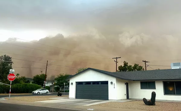Image: Video: Waymo records apocalyptic drive through epic Phoenix haboob