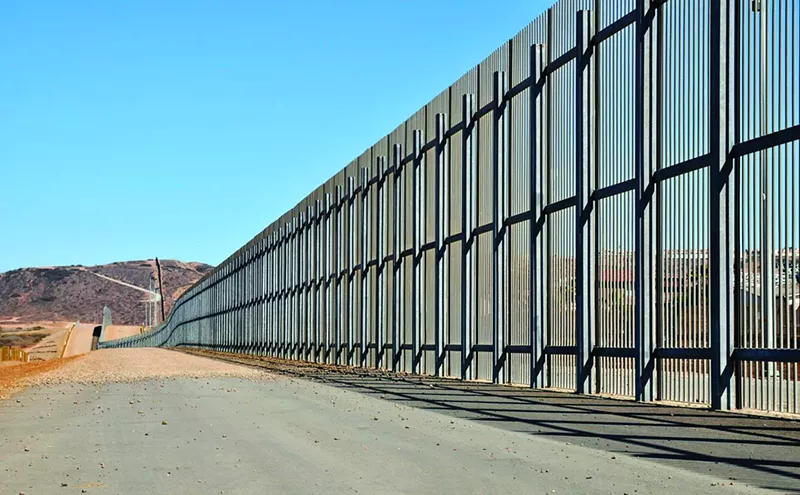 Image: What Are Steve Bannon, Kris Kobach and Co. Up to at the Arizona-Mexico Border?