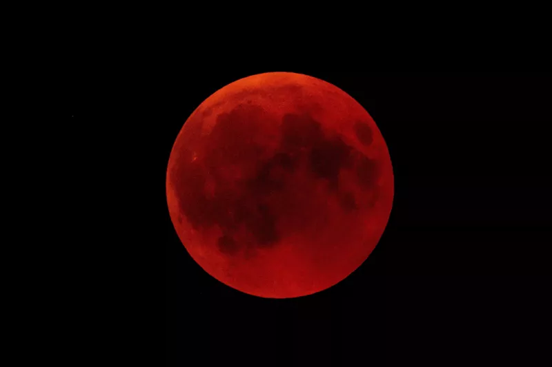 Image: A red moon