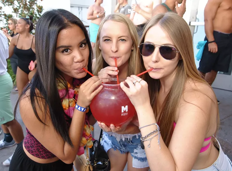 Image: Drinks and dancing await during Memorial Day Weekend 2019 in the Valley.