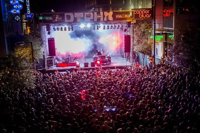 Image: A large crowd during Viva PHX 2016.
